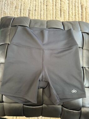 ALO Yoga Black Bike Shorts Sz M used once